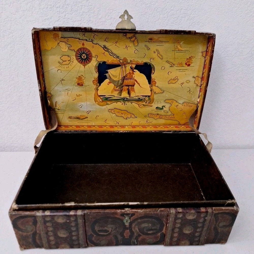 Vintage 1940s Toy Pirate Treasure Chest‎ with Caribbean Map Inside Lid  12.5" - Picture 5 of 16